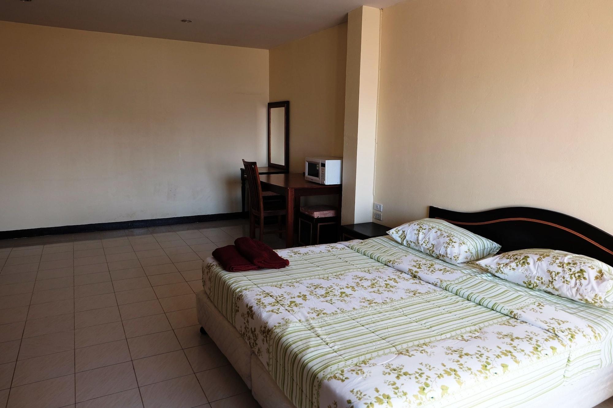 Parinya'S Apartment Pattaya Exterior photo